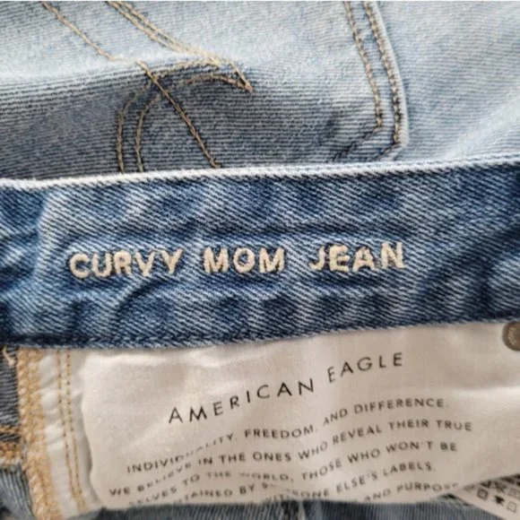 American Eagle curvy mom jeans distressed light wash size 6 regular - Picture 10 of 14